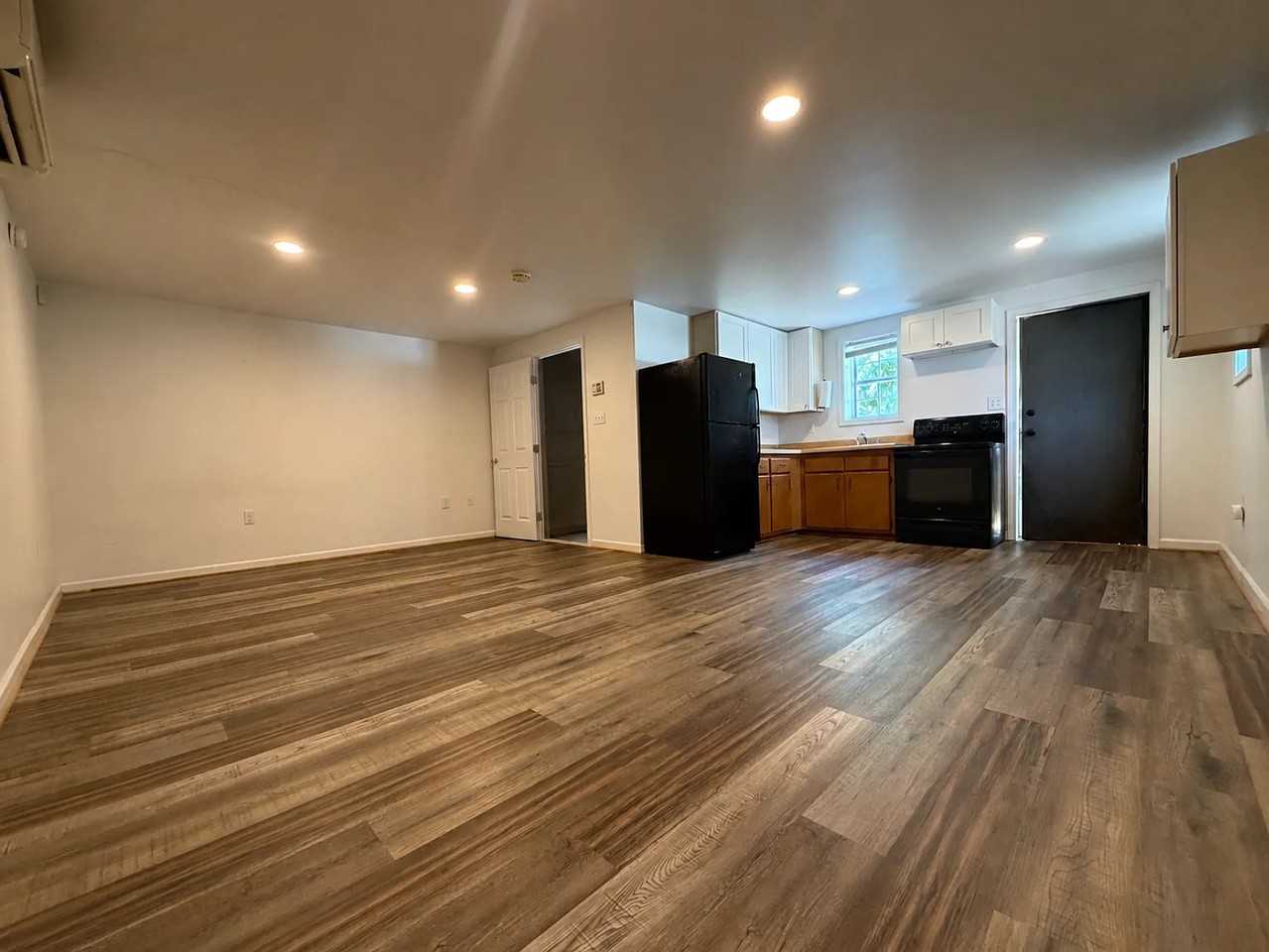 406 Cedar Lane Rd - Photo 4 of 11