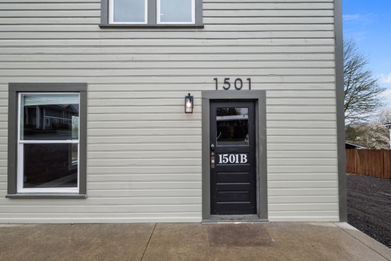1501 2nd St #B - Photo 3 of 18