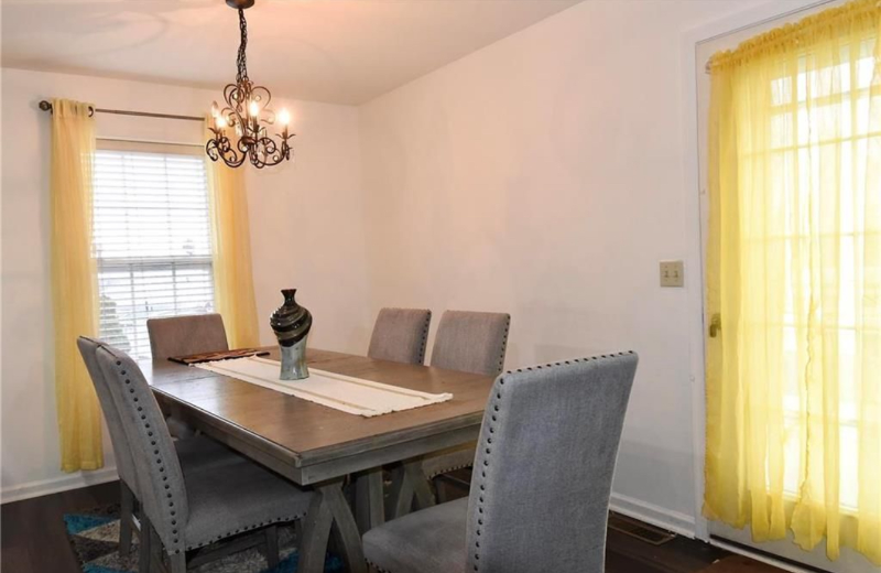 622 John St - Photo 3 of 11