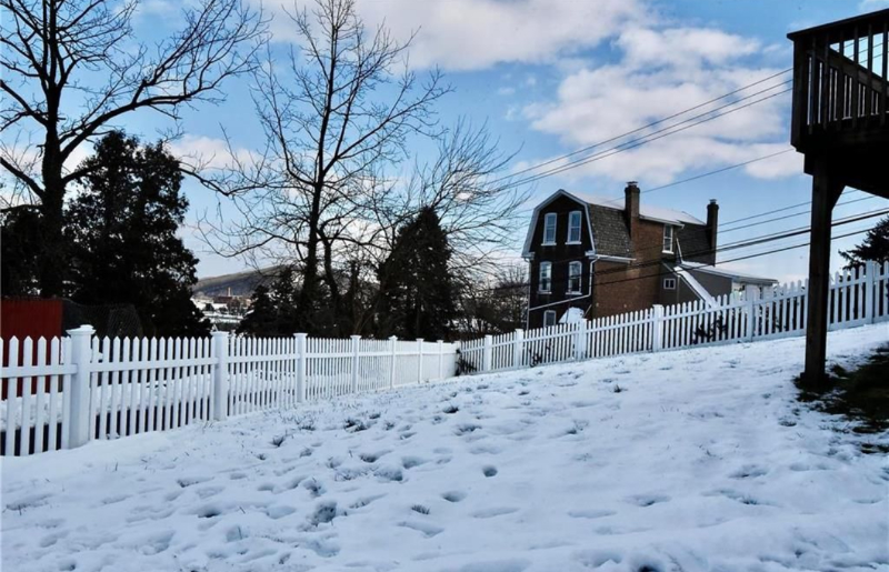 622 John St - Photo 6 of 11