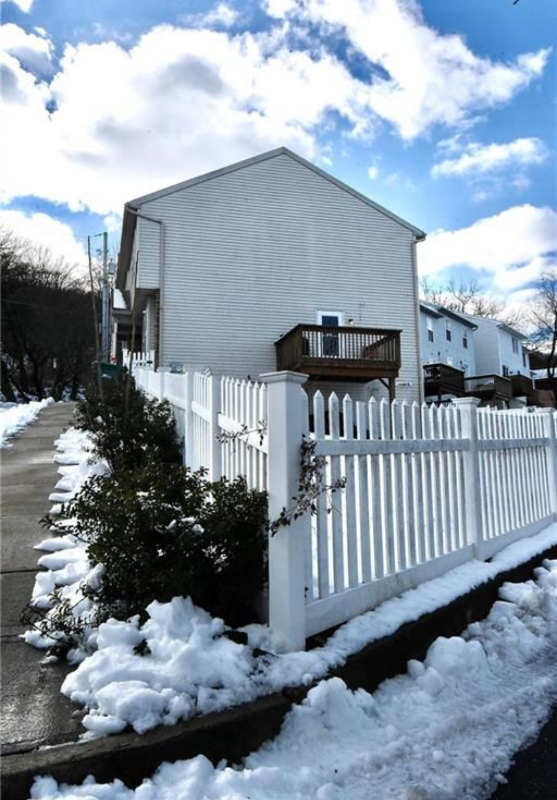 622 John St - Photo 7 of 11