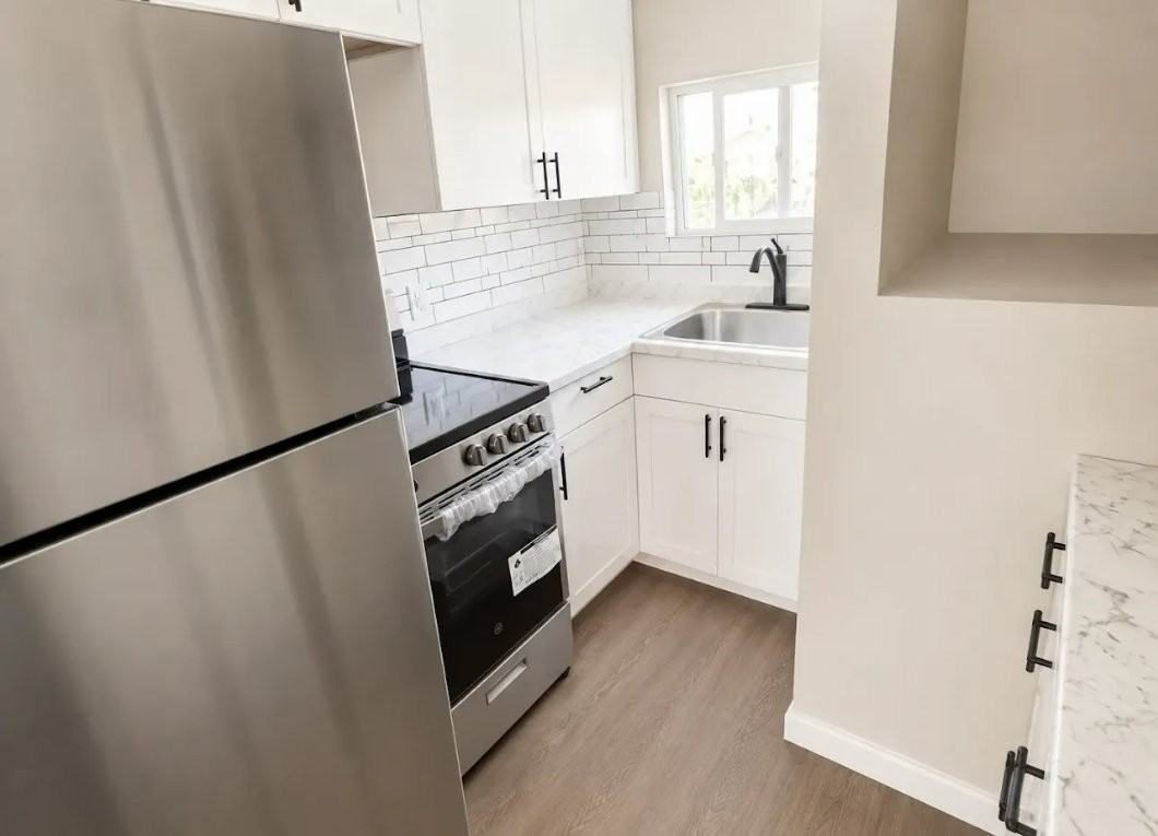 912 Baltic St - Photo 2 of 6