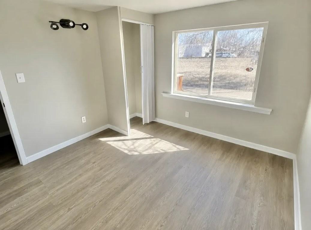 912 Baltic St - Photo 6 of 6