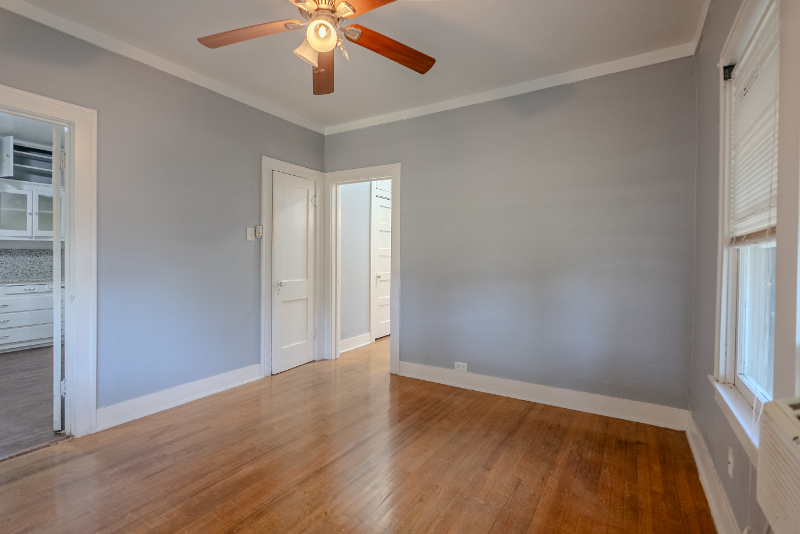 834 Cottonwood Ave - Photo 2 of 15