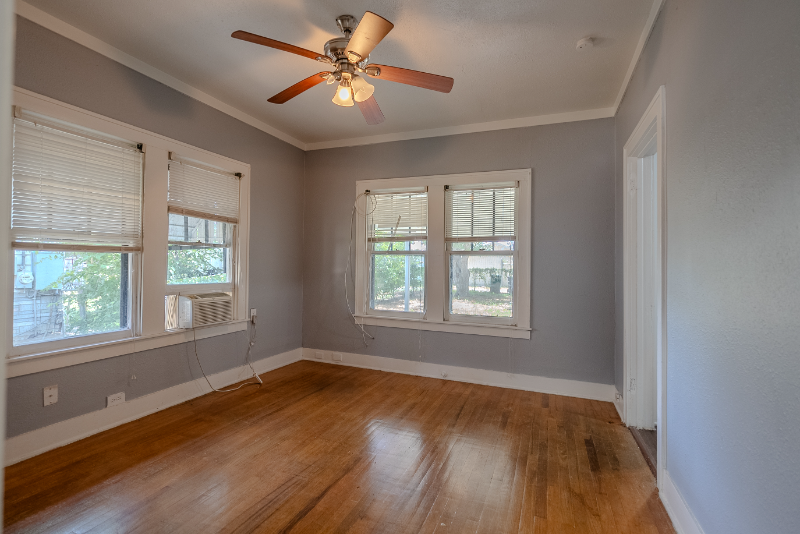 834 Cottonwood Ave - Photo 3 of 15