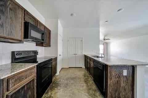 6105 Amelia Earhart Blvd #B - Photo 6 of 26