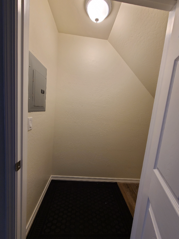 657 Se 8th St - Photo 3 of 16