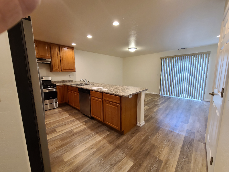 657 Se 8th St - Photo 4 of 16