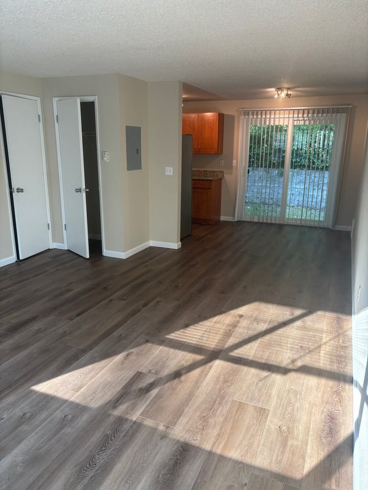 1612 S Kent Des Moines Rd #A - Photo 3 of 13