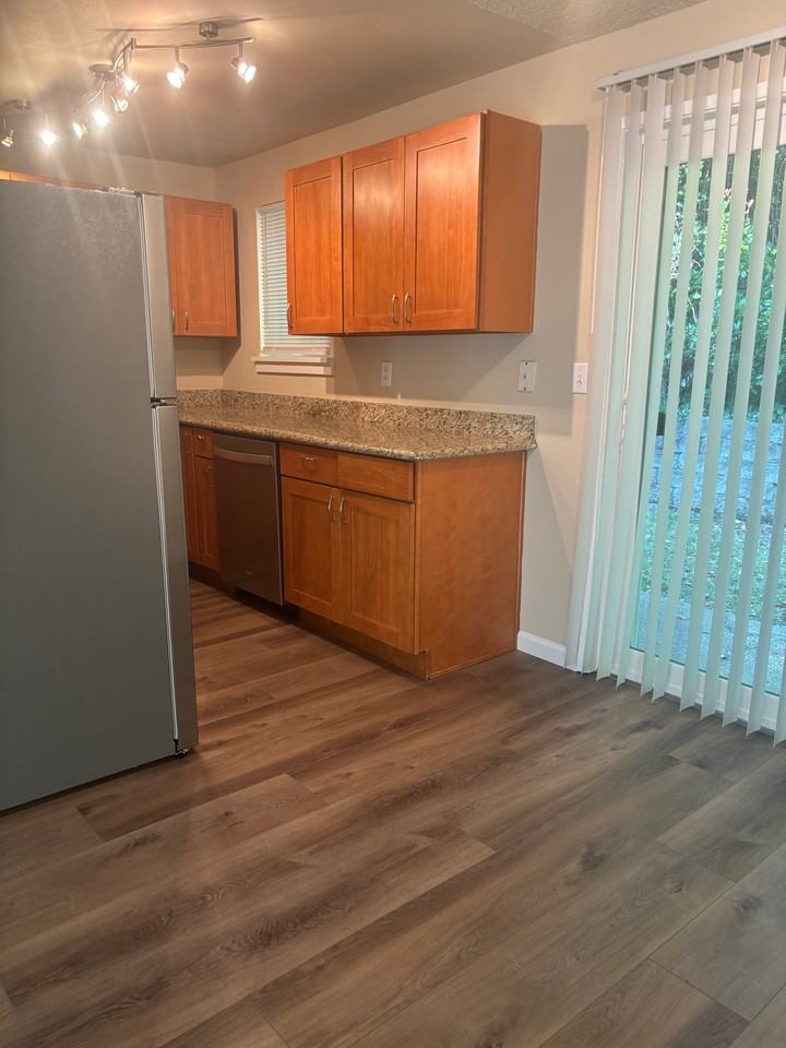1612 S Kent Des Moines Rd #A - Photo 4 of 13