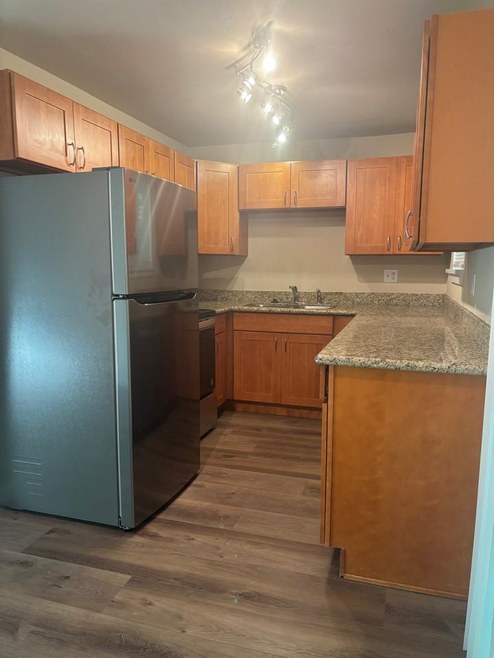 1612 S Kent Des Moines Rd #A - Photo 5 of 13
