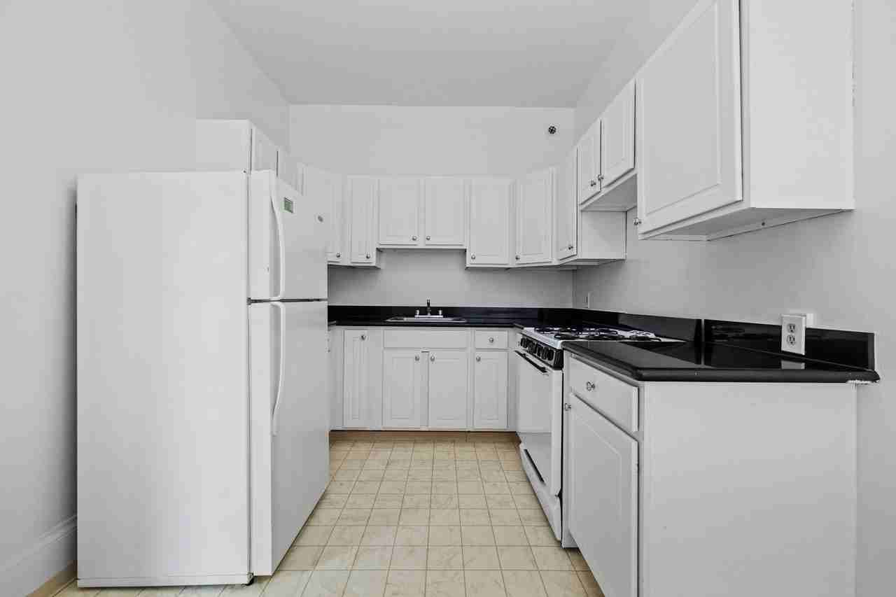 990 Geary - Photo 7 of 16