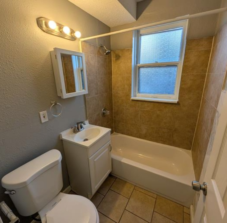 4004 Keokuk St #1F - Photo 6 of 10