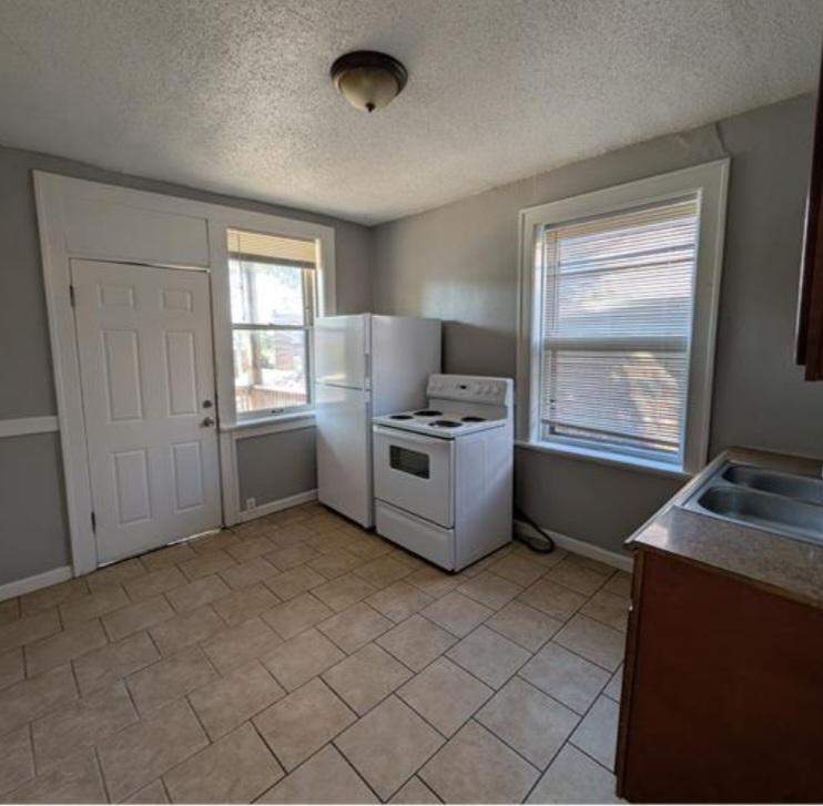 4004 Keokuk St #1F - Photo 7 of 10