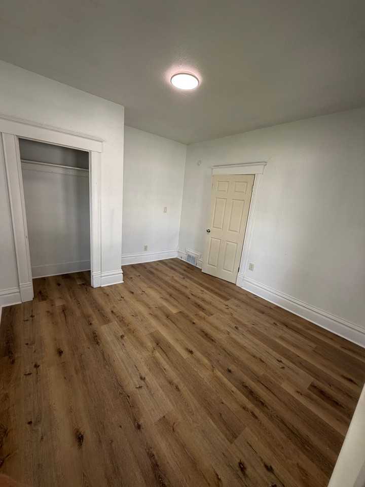 1316 Main St #1 - Photo 4 of 11