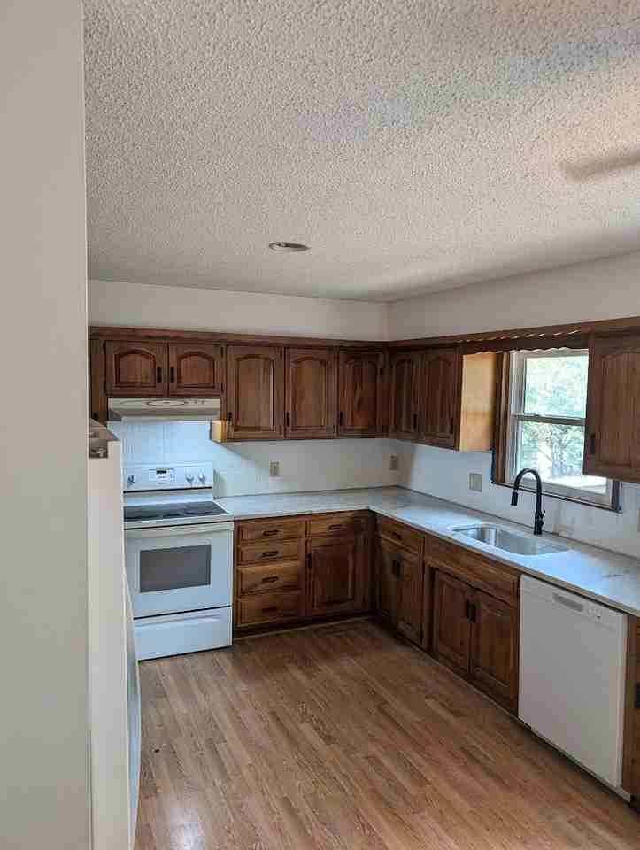 430 N Persimmon Dr - Photo 3 of 7