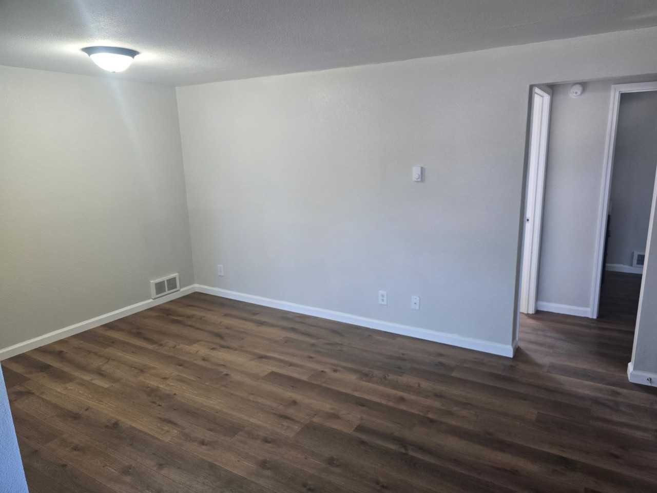 166 Ne 8th St #3 - Photo 2 of 7