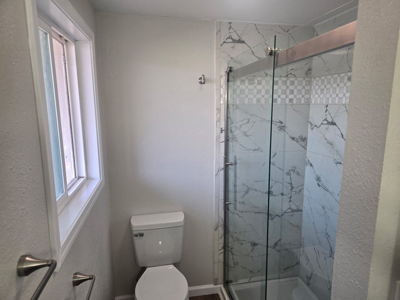 166 Ne 8th St #3 - Photo 4 of 7