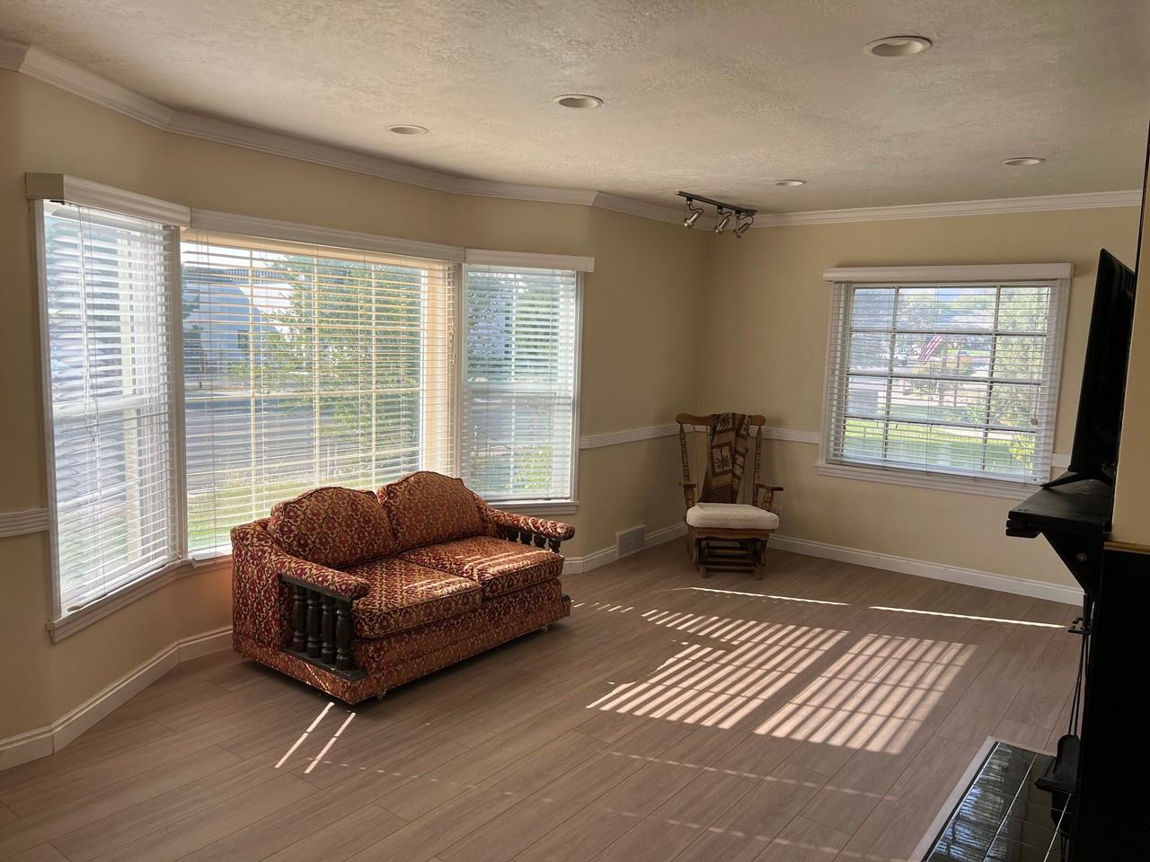 407 Es - Photo 4 of 10