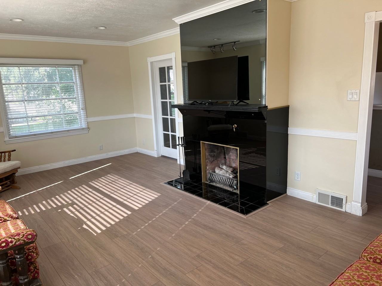 407 Es - Photo 5 of 10