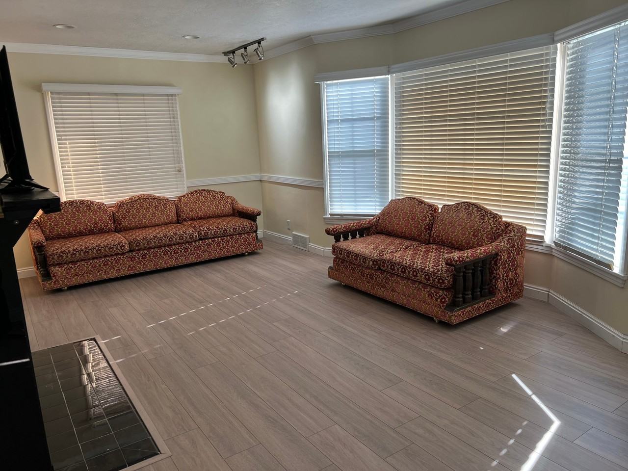 407 Es - Photo 6 of 10