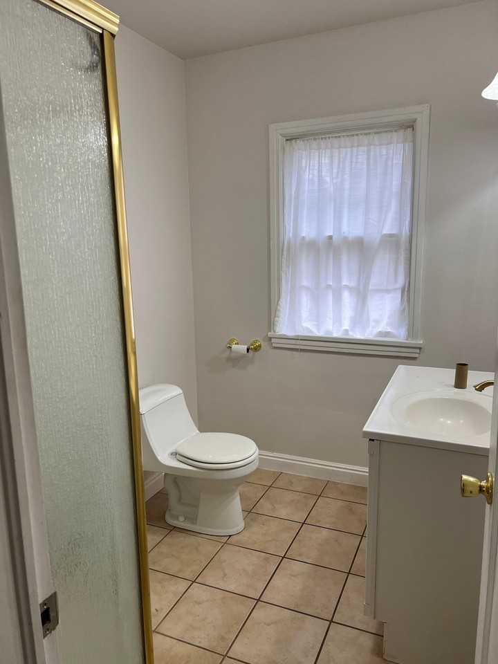 407 Es - Photo 7 of 10