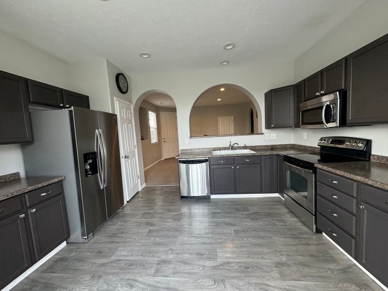1065 W Haworth Dr - Photo 2 of 10