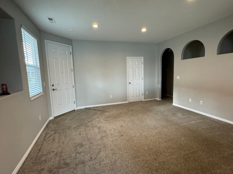 1065 W Haworth Dr - Photo 3 of 10