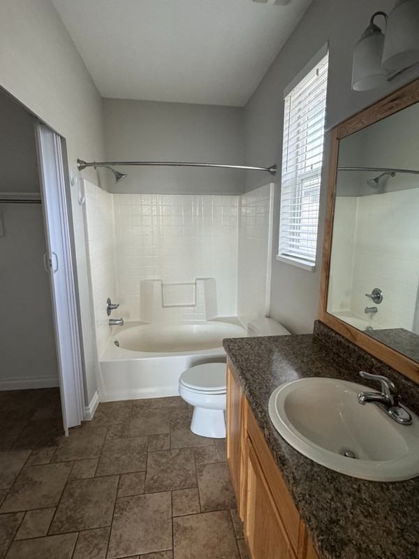 1065 W Haworth Dr - Photo 4 of 10