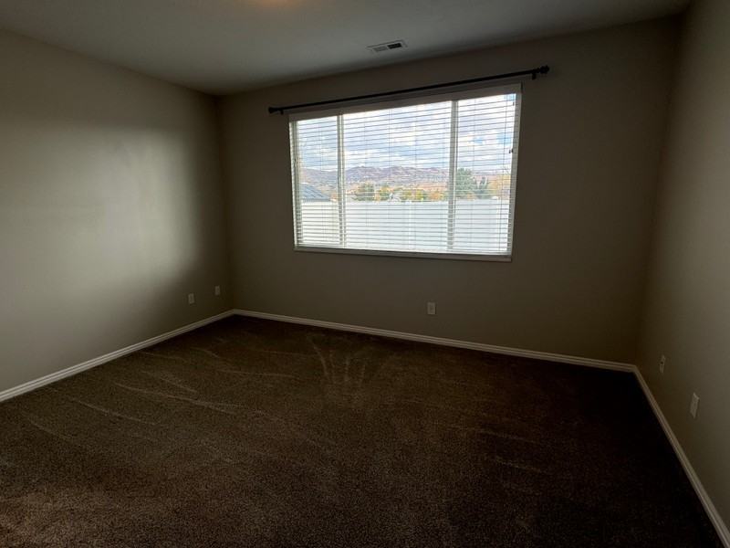 1065 W Haworth Dr - Photo 5 of 10