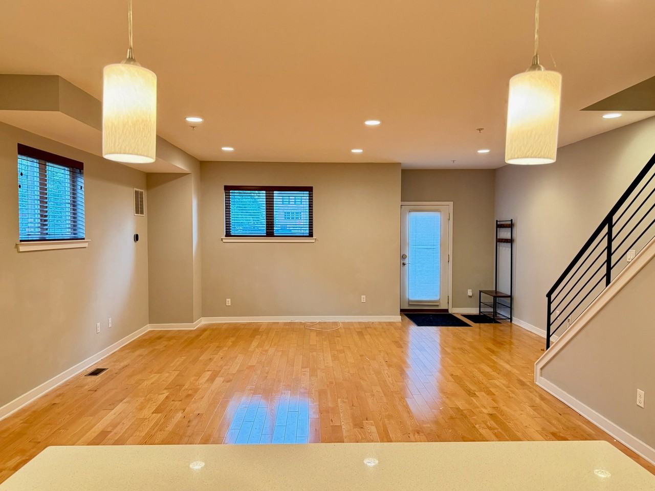 115 Haines St - Photo 4 of 19