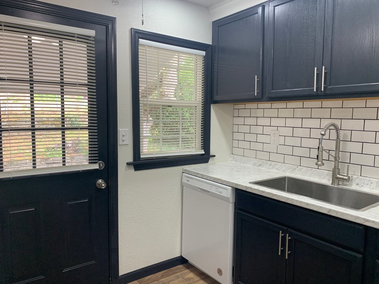 231 Sheridan Rd - Photo 2 of 24