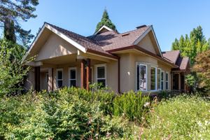 featured image of 596 Pettis Ave