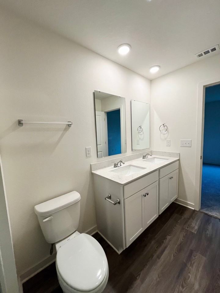 204 E Iris Ln - Photo 6 of 12