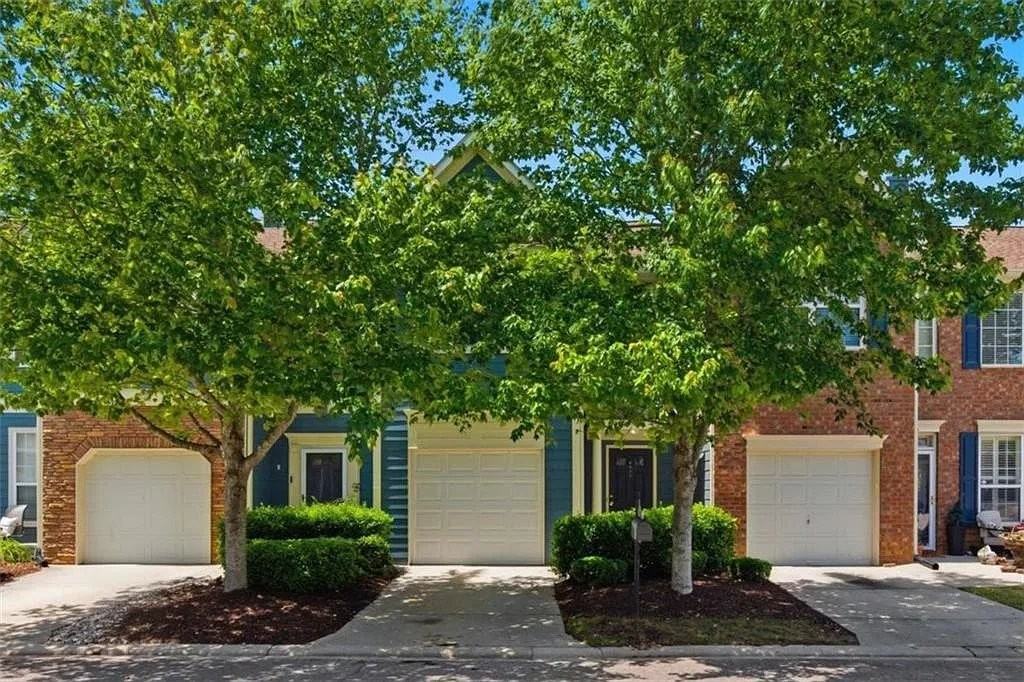 6411 Silvertide Way - Photo 3 of 7