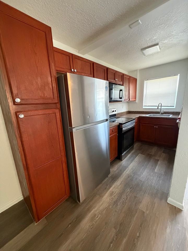 646 Latona Ave #1 - Photo 4 of 7