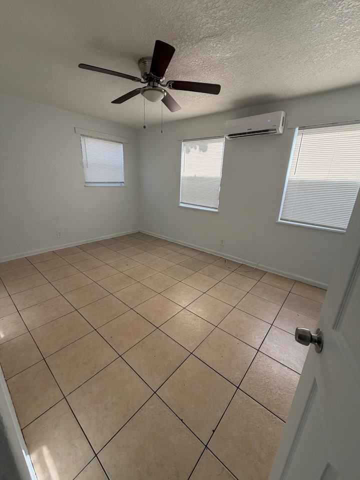 646 Latona Ave #1 - Photo 5 of 7