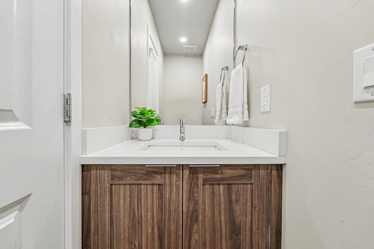 2816 Federal Blvd - Photo 4 of 19