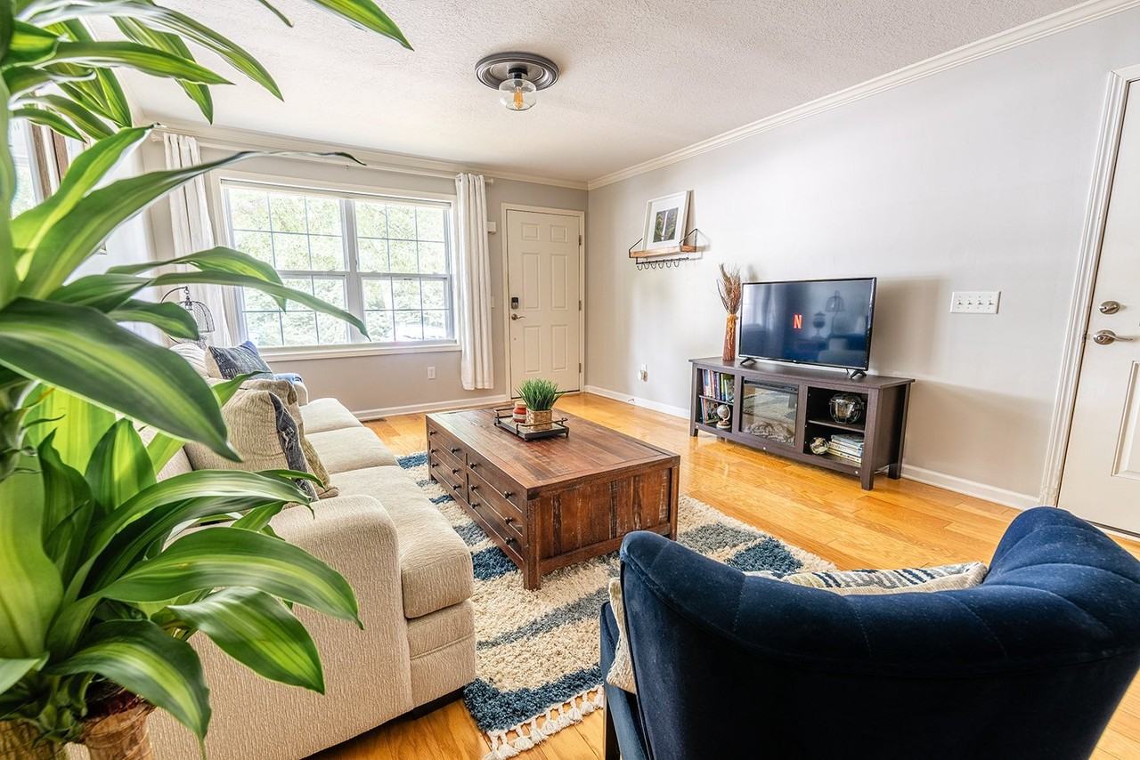 27 Kirby Rd - Photo 4 of 11