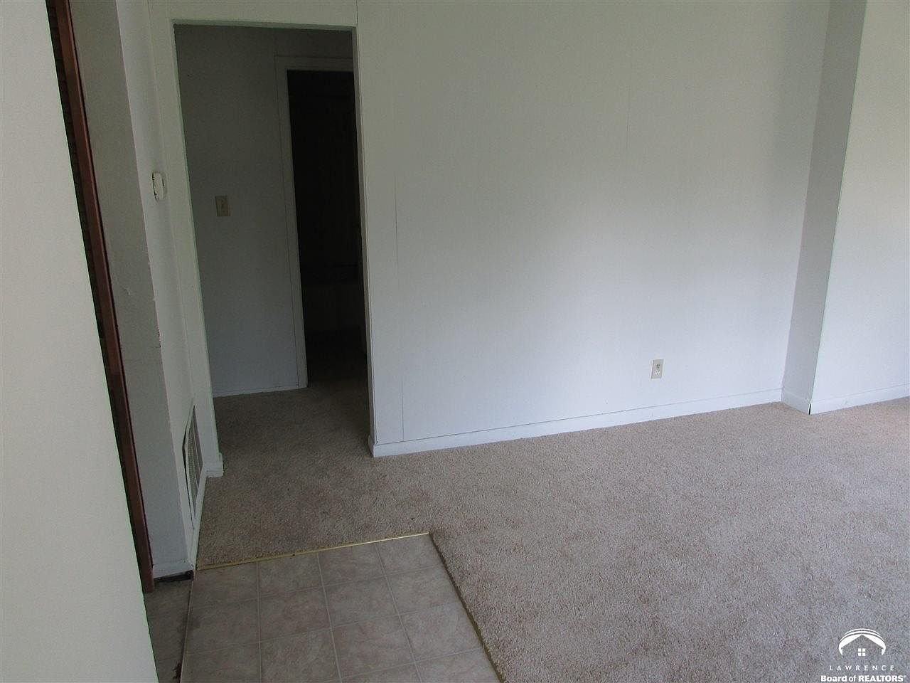 2516 Century Dr - Photo 2 of 6