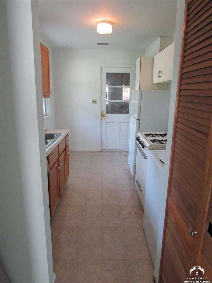 2516 Century Dr - Photo 3 of 6