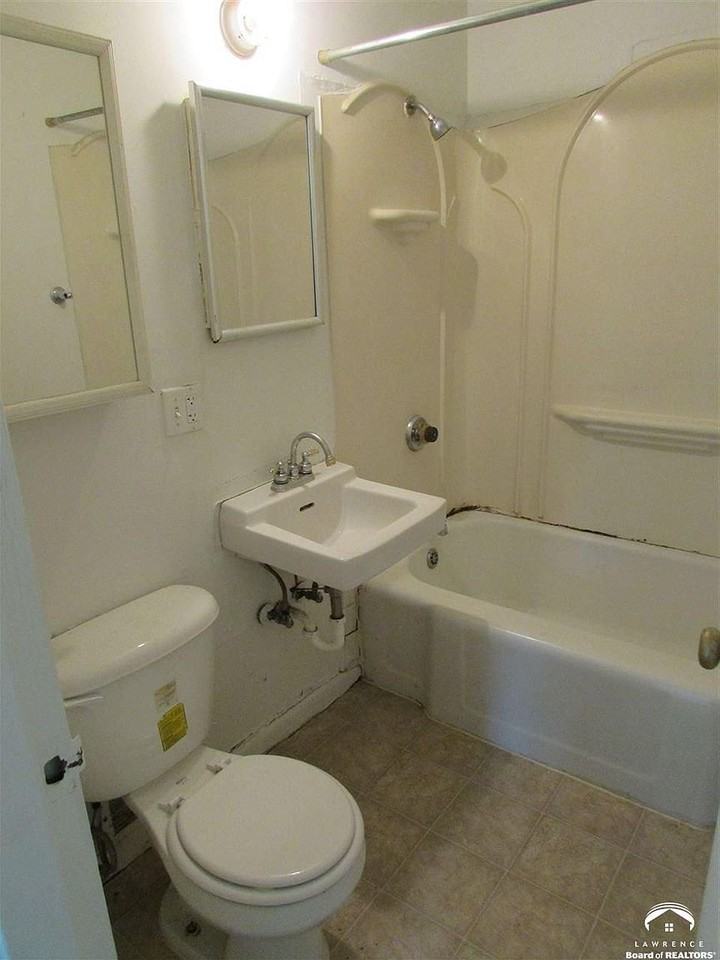 2516 Century Dr - Photo 5 of 6