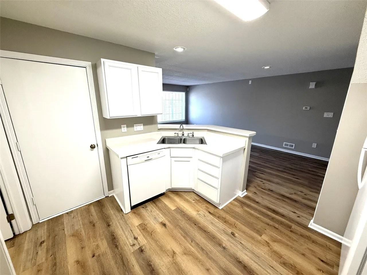 6855 Woodland Ave #608 - Photo 5 of 11