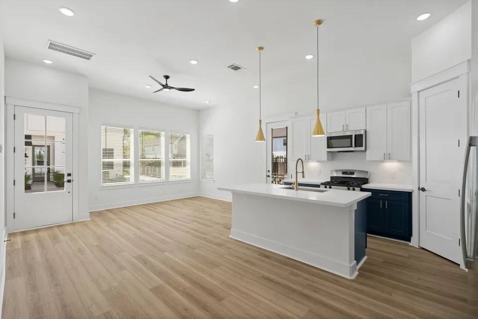 8905 Sunshine Laverne St - Photo 6 of 11