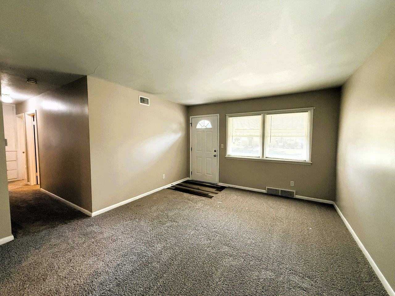 3368 S Vine St - Photo 4 of 13