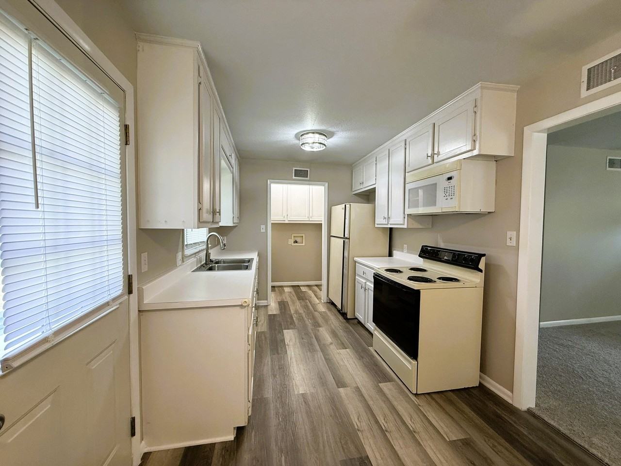 3368 S Vine St - Photo 6 of 13