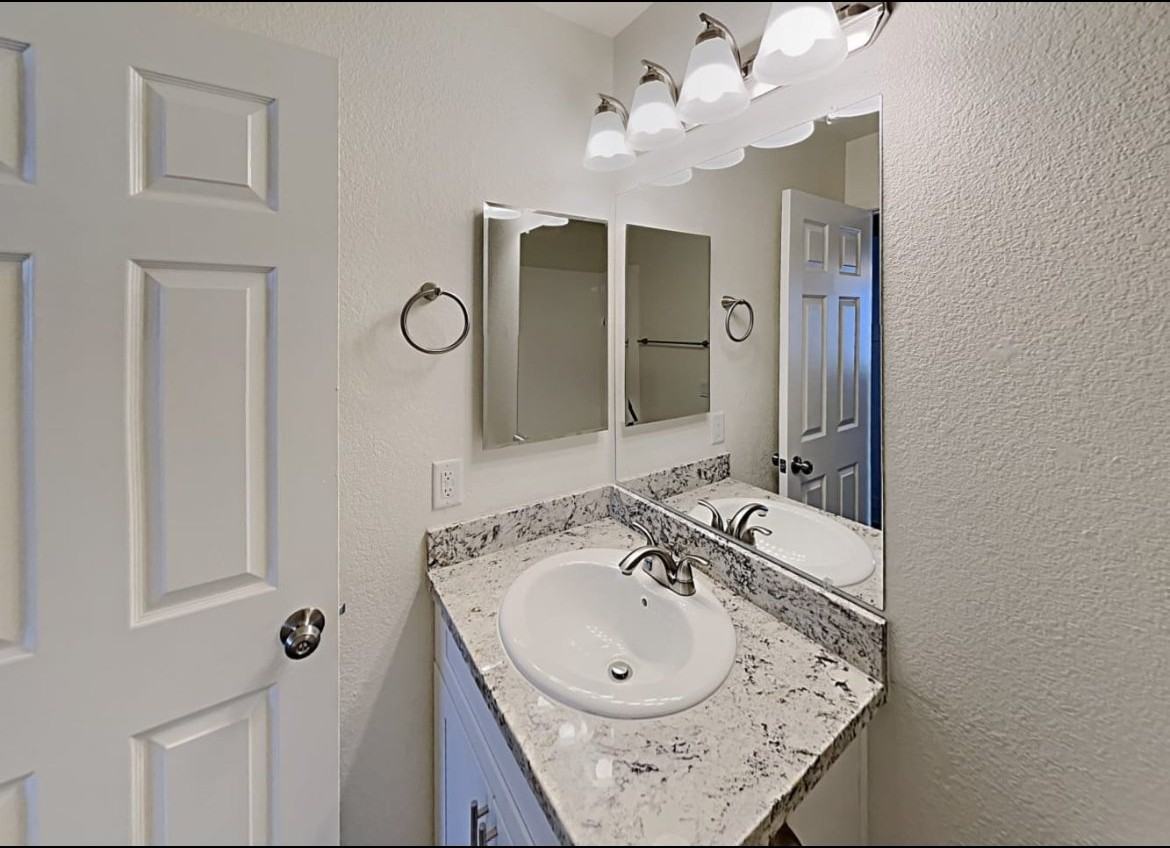 125 Ludlow Dr - Photo 2 of 10