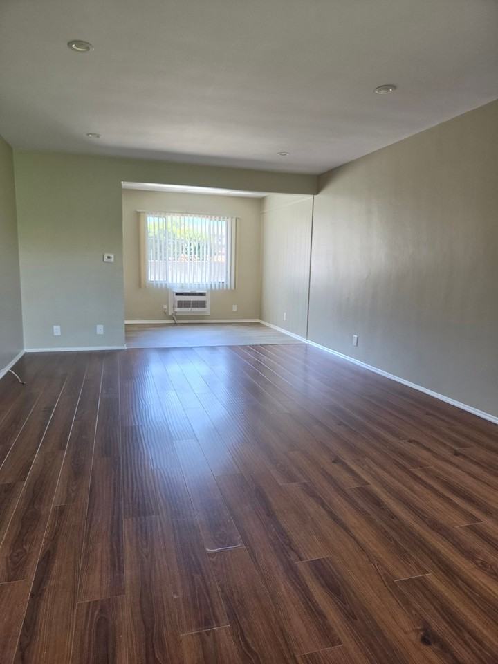 17620 Burbank Blvd #9