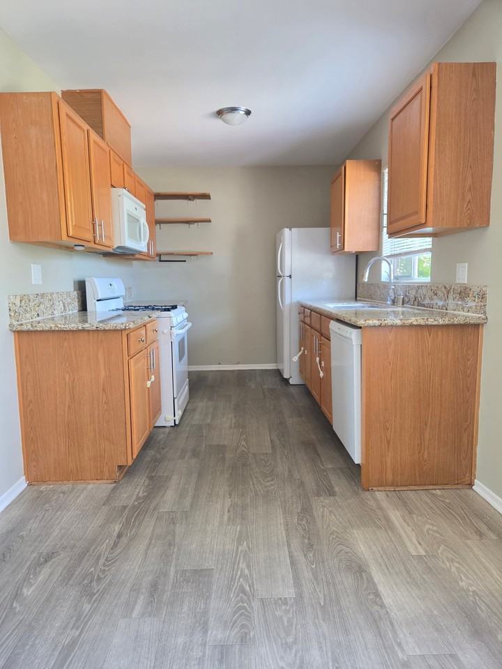 17620 Burbank Blvd #9 - Photo 5 of 17