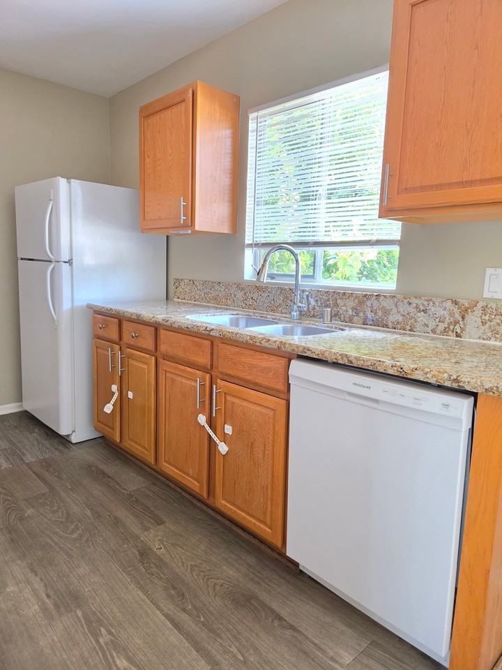 17620 Burbank Blvd #9 - Photo 6 of 17